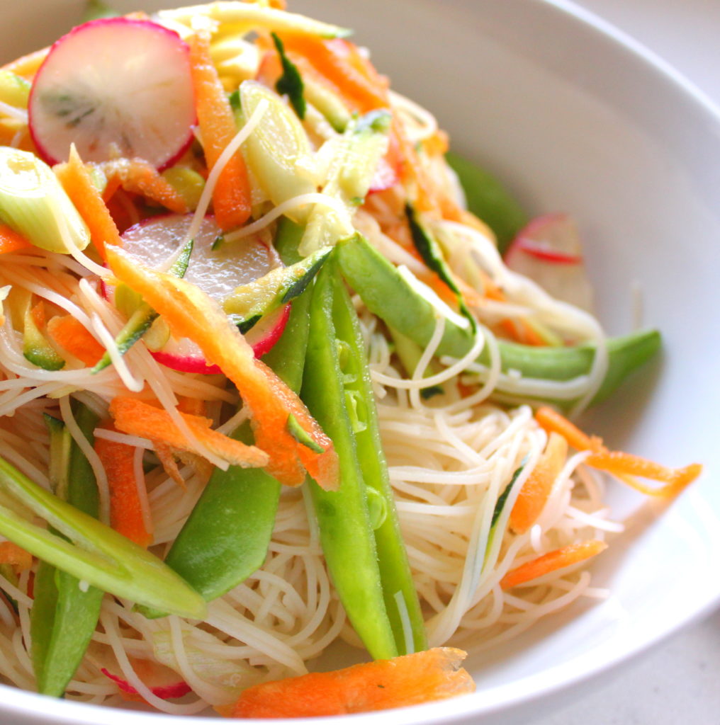 Vegetable rice noodle bowl - The Lifestyle Circle - Acne diet recipes